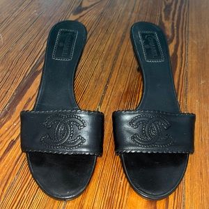 Chanel CC kitten heel sandal 42